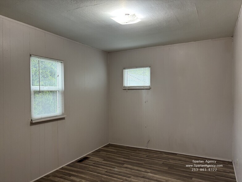 Building Photo - 335 3rd St SE