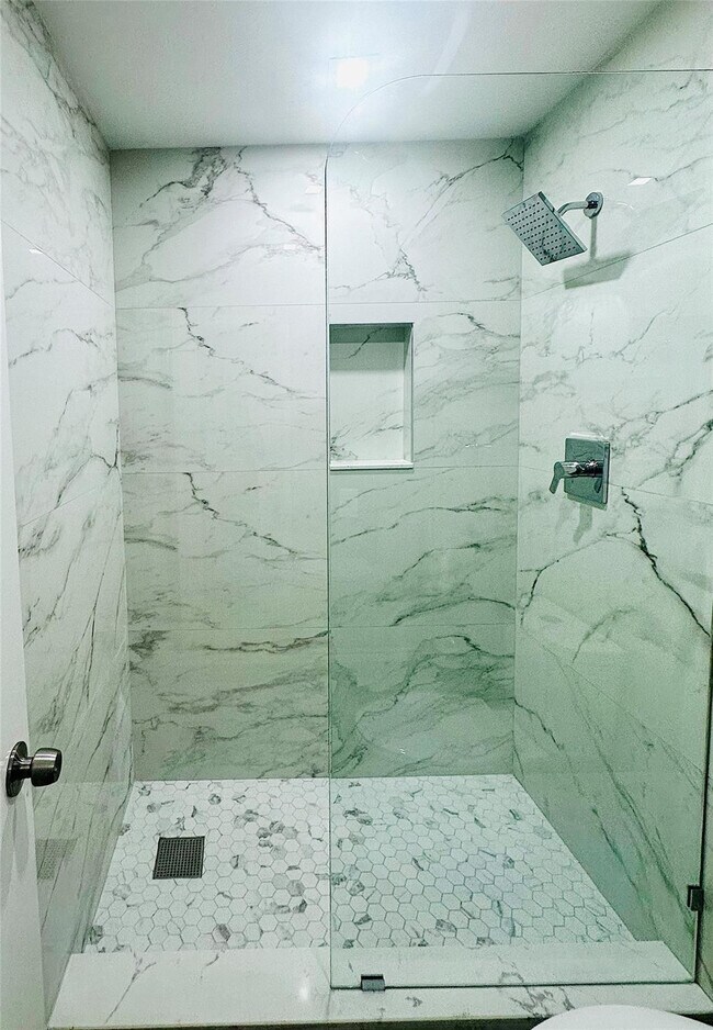 Building Photo - 2246 Discovery Cir W