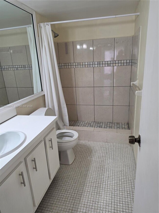 Building Photo - 4158 Inverrary Dr
