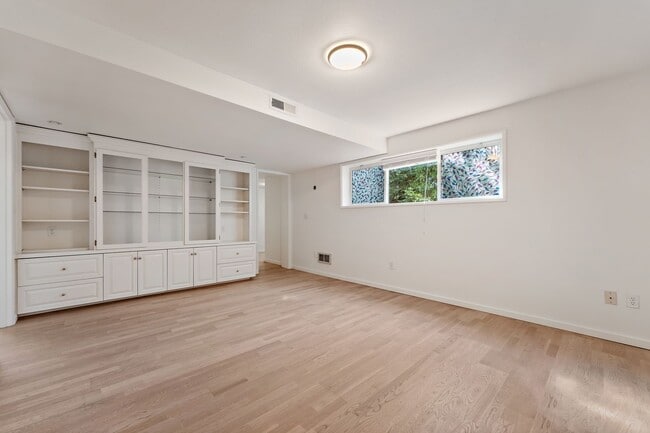 Building Photo - 4-Bedroom Luxury Home for Rent by Portland Golf Club