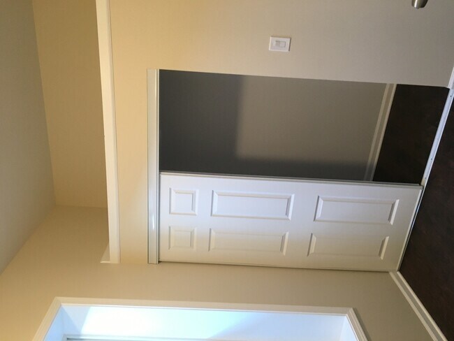 Building Photo - 321 W 24th St