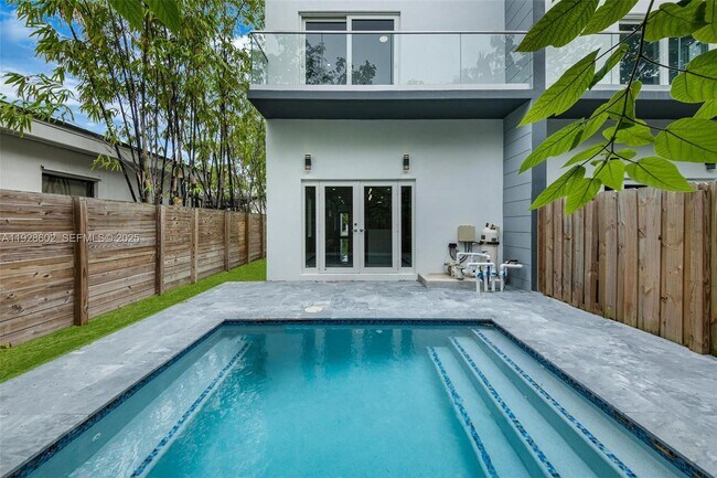 Building Photo - 3142 Carter St