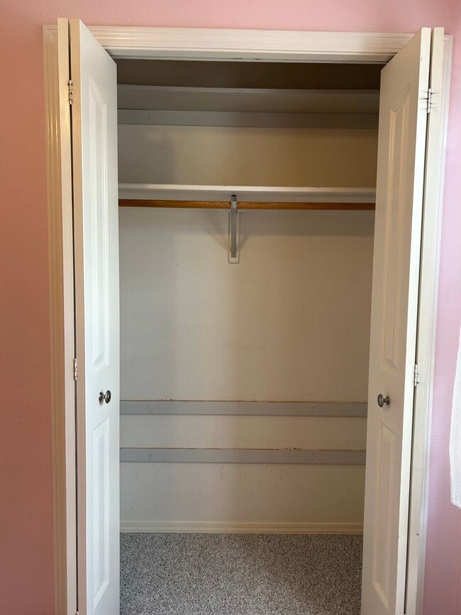 Building Photo - Gorgeous 5 bedroom 3 bathroom Home In Eagle