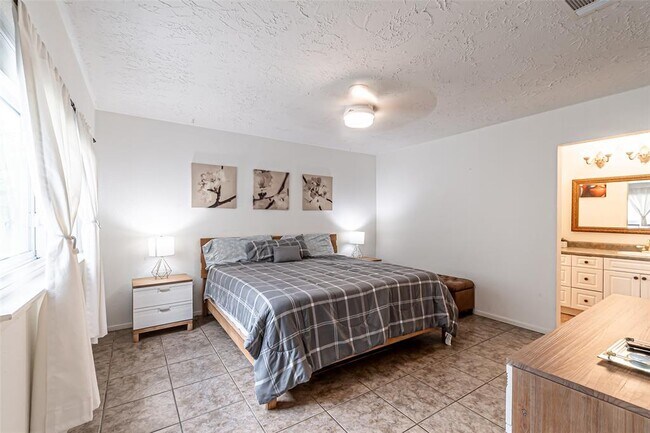 Building Photo - 21306 Castlemont Ln