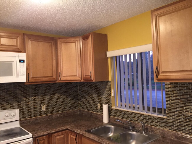 Building Photo - 4641 Cherry Rd