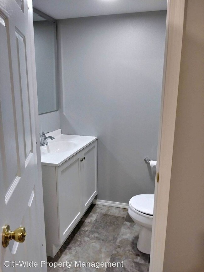 Building Photo - 4 br, 1.5 bath House - 413 4th St NE