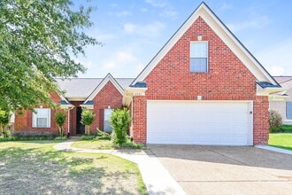 Building Photo - 2721 Shady Well