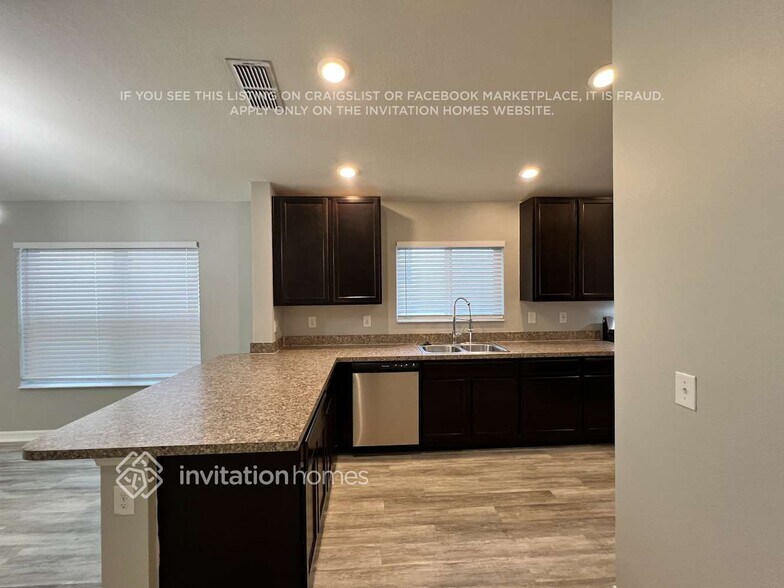 Building Photo - 5450 NW Pine Trail Cir