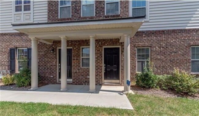 Building Photo - 14629 Juventus St