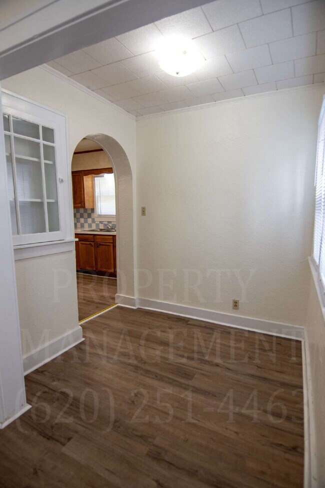 Building Photo - Cozy 2 Bed Home with Fireplace