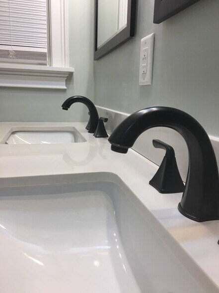 Nice fixtures throughout the house - 5087 Pittman St