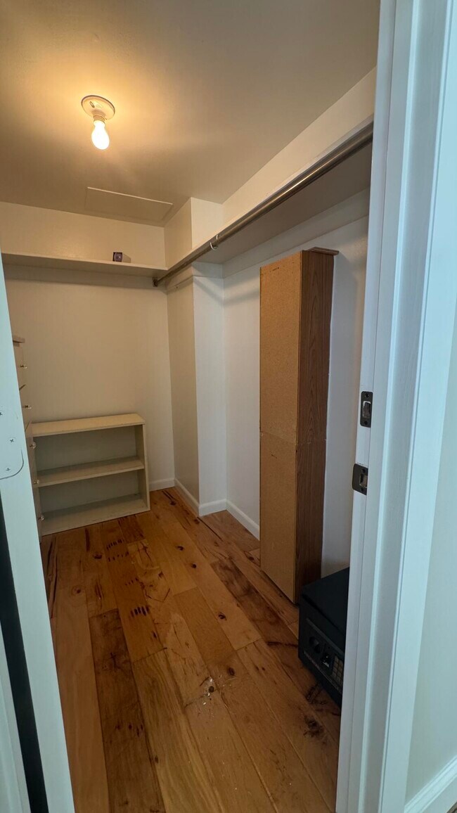 Building Photo - 2704 Cardinal Dr