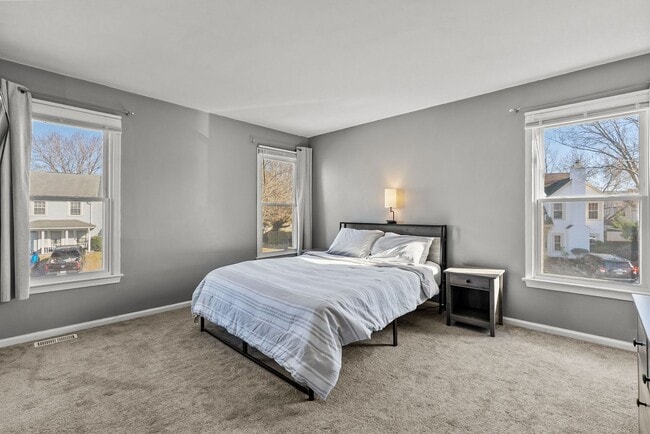 Building Photo - Beautiful Townhouse-Style Home in Virginia Beach!