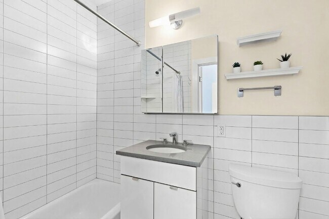 Building Photo - 2614 Palisade Ave