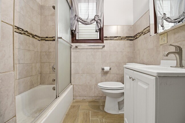 Building Photo - 35 W 52nd St