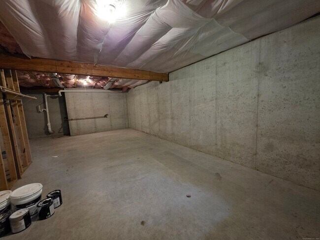 Building Photo - 148 Mathewson St