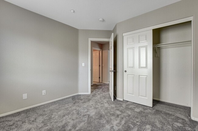 Building Photo - Beautiful 2 Story, 3 Bedroom Home Northwest!