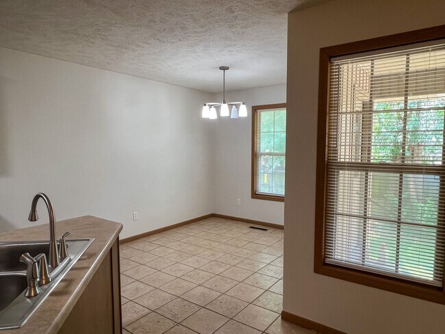 Building Photo - 3 Bedroom 2 Bathroom 2 CAR GARAGE