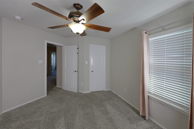 Building Photo - 5542 Redwood Summit Ln