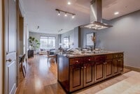 Building Photo - 7 Riverway