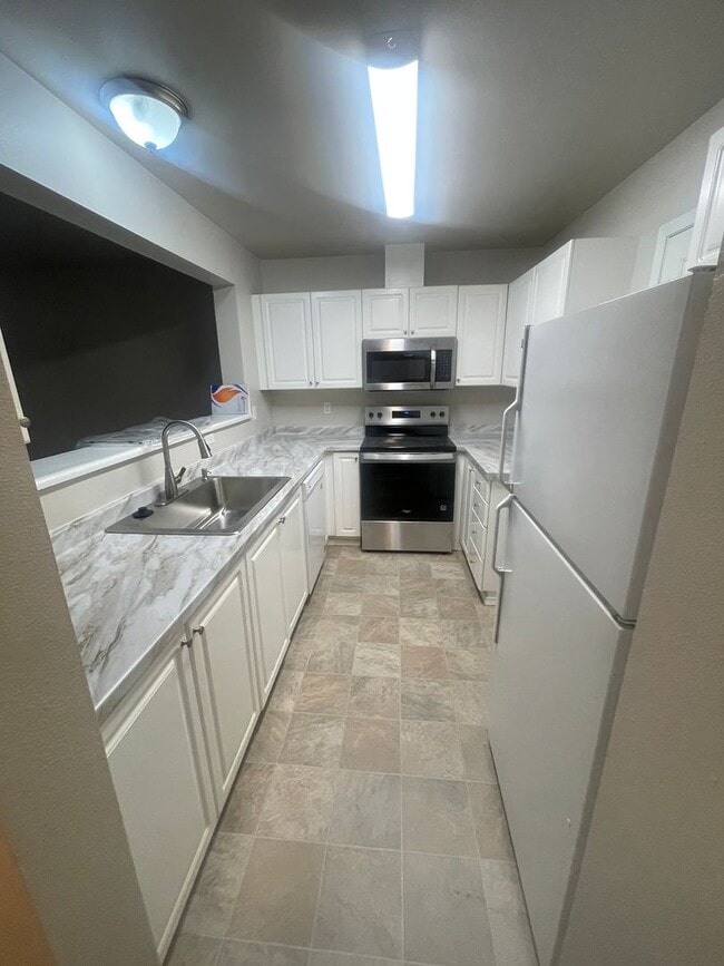 Building Photo - Move In Special-One Week Free