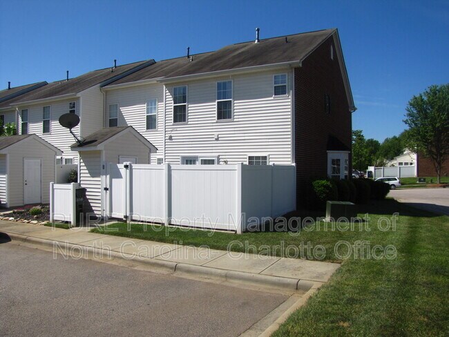 Building Photo - 18040 Delmas Dr