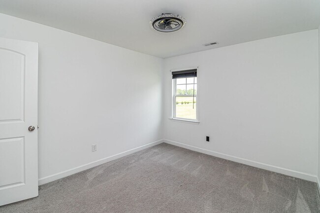 Building Photo - SPACIOUS Newer Construction Home in Pikevi...