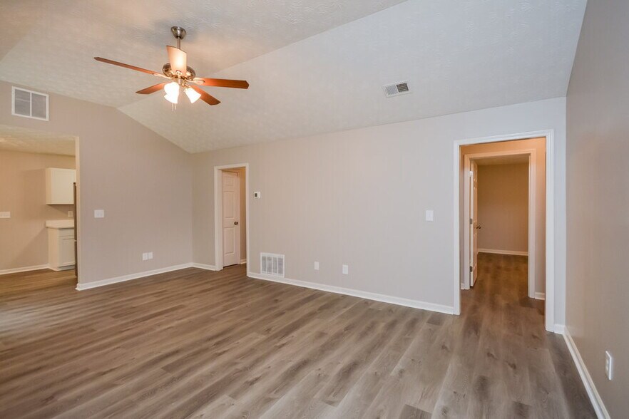 Building Photo - 9106 Tara Dr SW