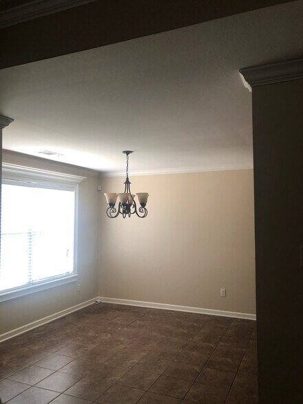 Building Photo - 70 Chateaus Ln