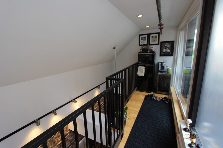 Catwalk - 139 7th St