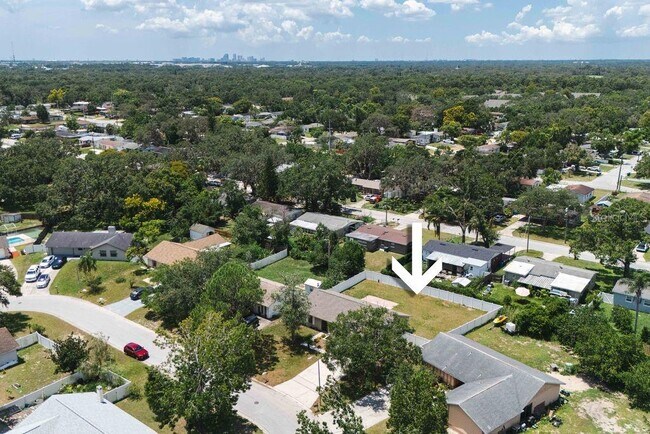 Building Photo - 7504 N Sanibel Cir