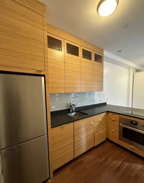 Primary Photo - 28 Myrtle St
