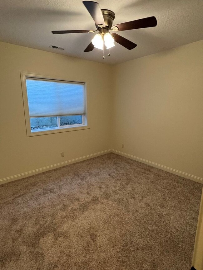 Building Photo - 2712 London Dr