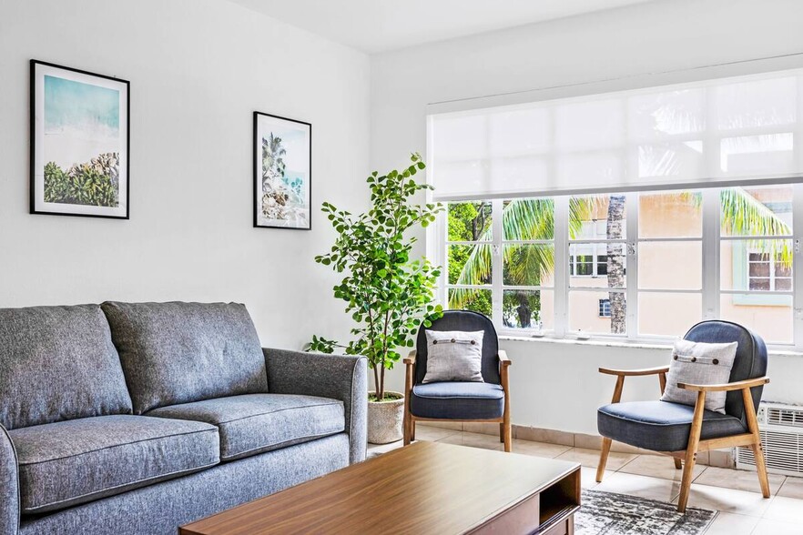 Living room 301-3 - 301 86th St