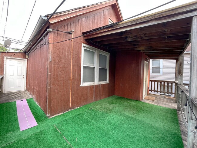 Building Photo - 2442 N Ashland Ave
