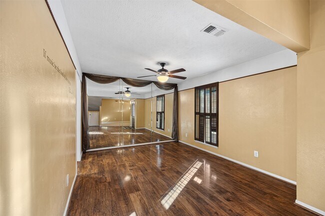 Building Photo - 21422 Park Willow Dr