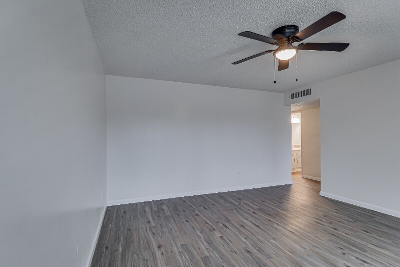 Building Photo - 1013 Mira Loma Dr