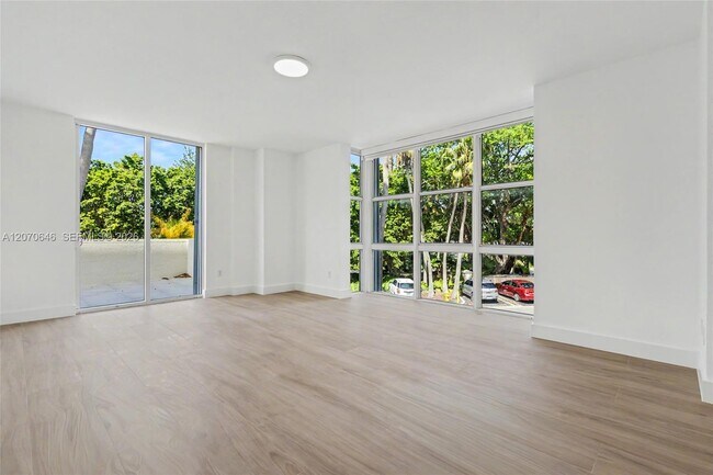 Building Photo - 731 Crandon Blvd