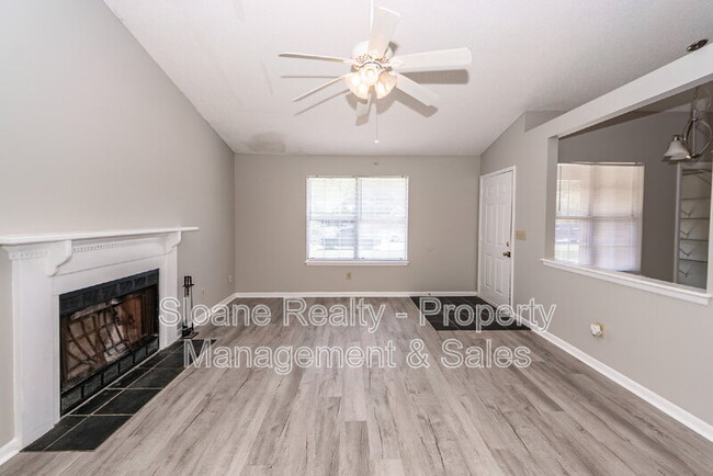 Building Photo - 1022 Oakcrest Dr
