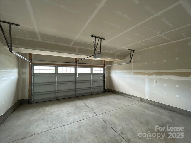 Building Photo - 11060 Discovery Dr NW