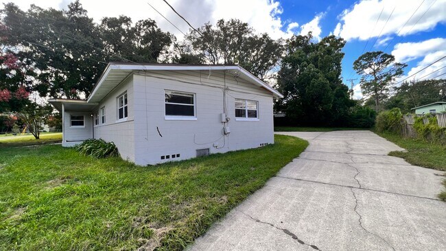 Building Photo - Charming 4 Bedroom, 2 Bathroom Home in Altamonte Springs!!