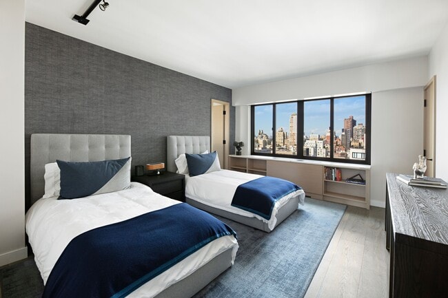 Building Photo - 900 Park Ave