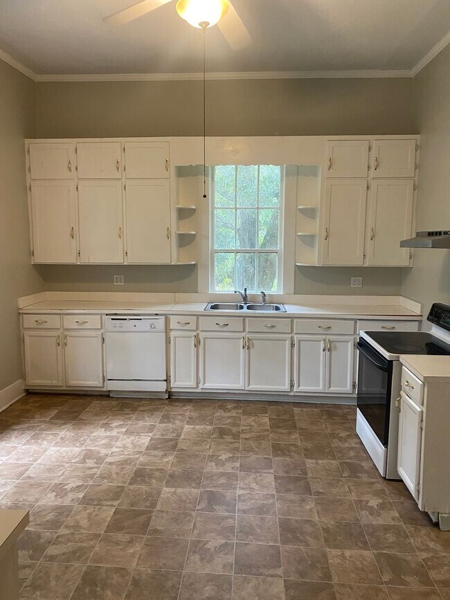 Building Photo - 56 Frost School Rd