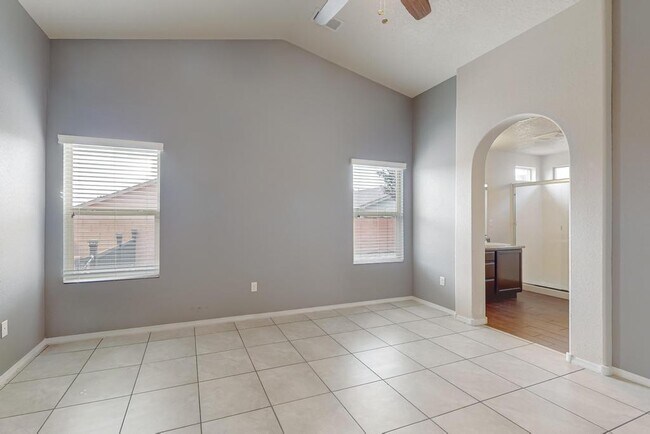 Building Photo - 1131 Desert Sunflower Dr NE