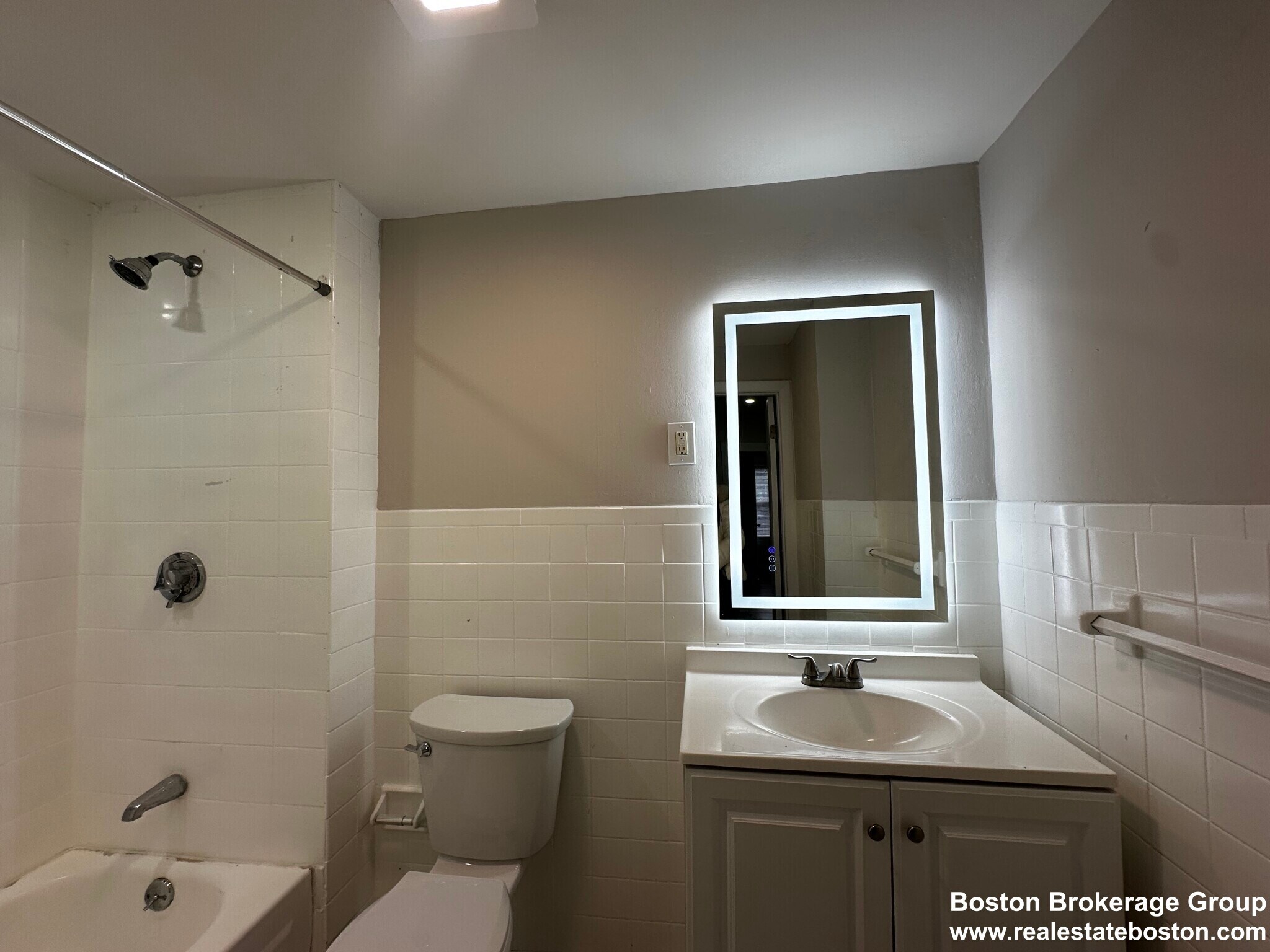 Building Photo - 22 Howell St