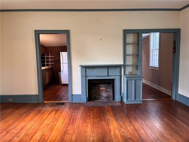 Building Photo - 410 N Main St