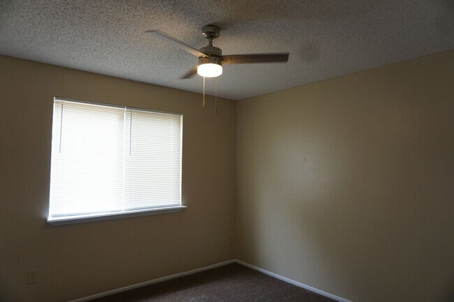 Building Photo - 3 bedroom / 2 bathroom home in Atlantic Beach