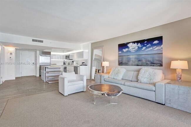 Building Photo - 102 NE 24th St