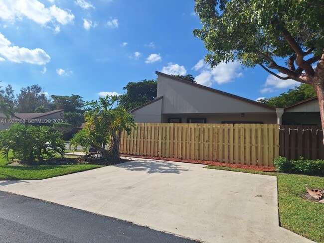 Building Photo - 22295 Timberly Dr