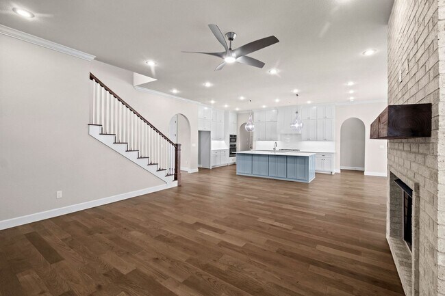 Building Photo - 3000 Courtyard St